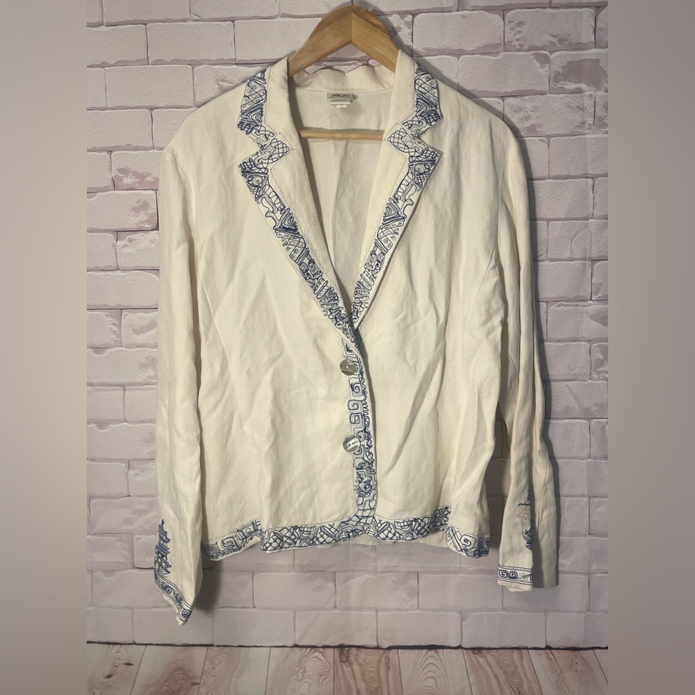 Norm Thompson White Blouse‎ with Embroidery